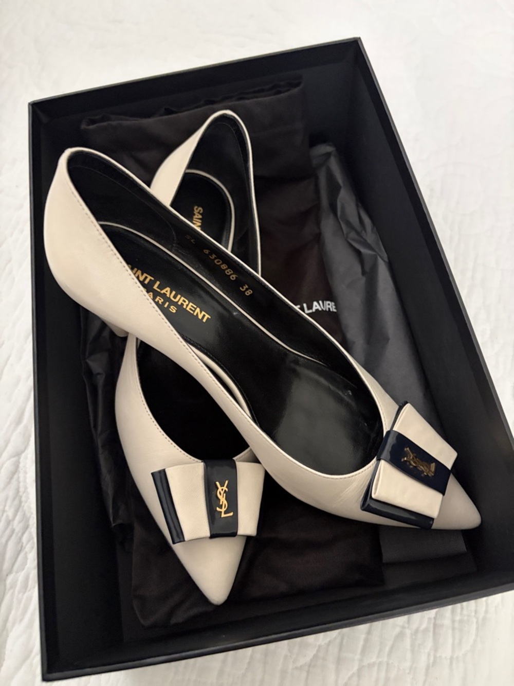 Saint Laurent Cream and Navy Pointed Leather Pumps